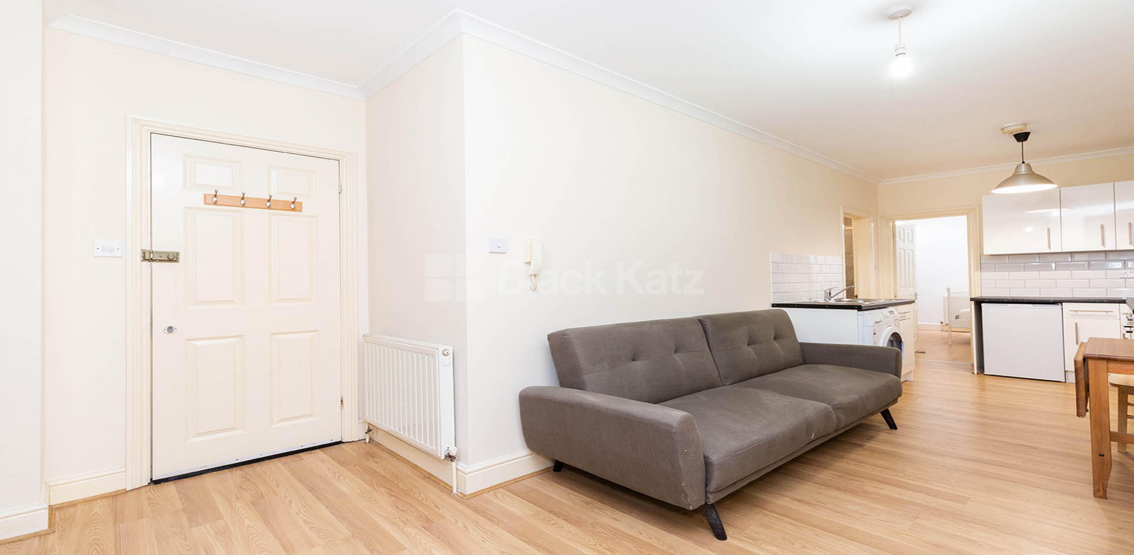			LOCATION LOCATION LOCATION !!!, 1 Bedroom, 1 bath, 1 reception Flat			 Swan Yard, ISLINGTON N1 N1